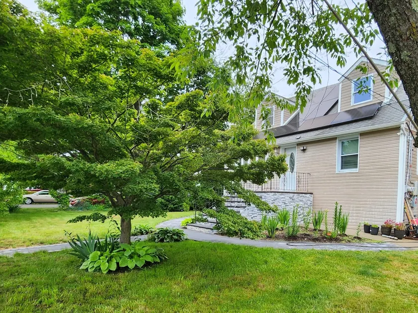 Spacious 2-Bedroom • Close to Train • Quiet &Clean - Image 1