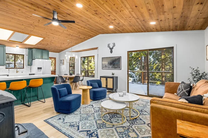 Modern Retreat- 4 miles to Pinecrest Lake! EV Charger! - Image 1