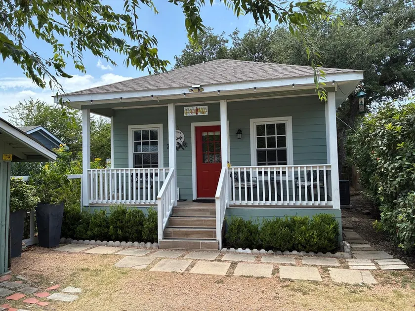 The Birdhouse in the heart of Terrell Heights - Image 1