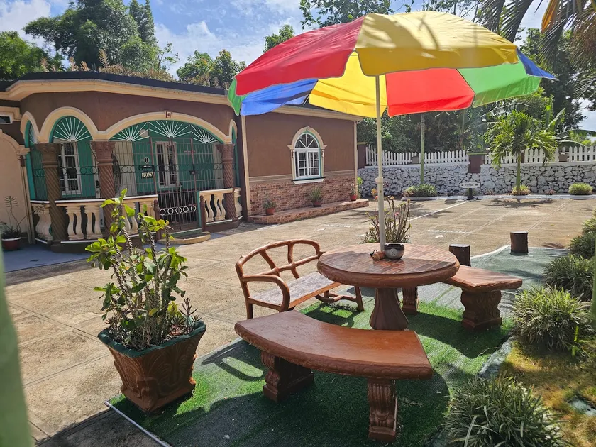 Mandeville Cabbage Home - Image 1