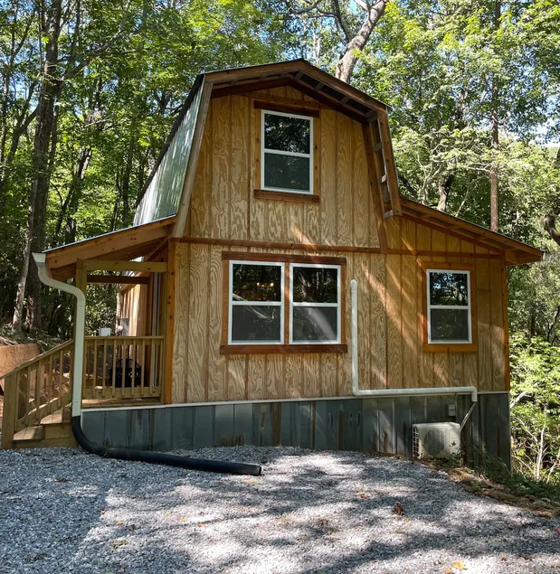 Acorn Getaway ~ Cozy NE Ga Cabin - Image 1