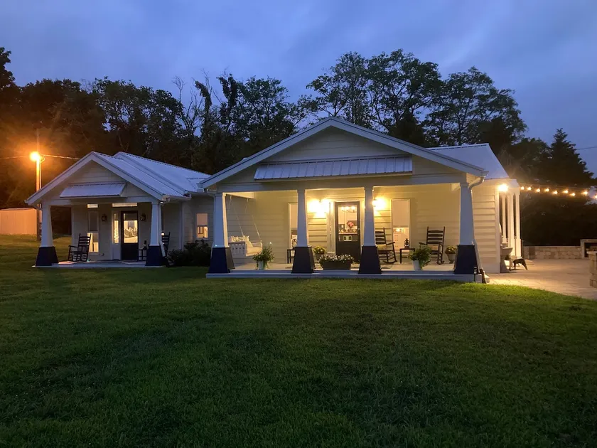 Honey's Cottage - Image 1