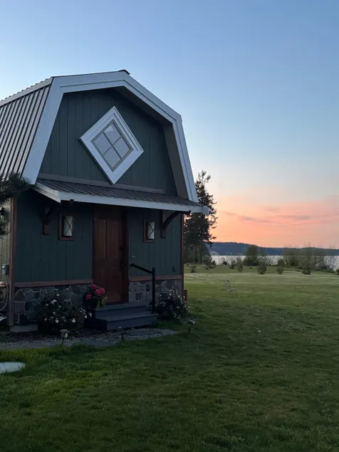 Waterfront Cottage with Eagles & Highland Cows - Image 1
