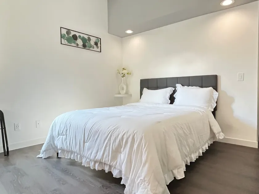 Cozy - All Private One Bedroom and Bath - Image 1