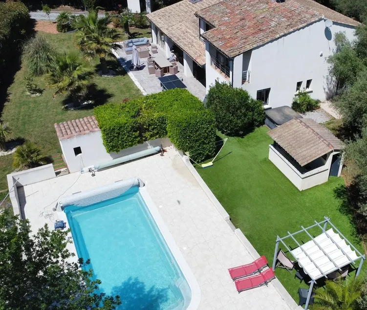 Beautiful 10p villa with private pool, jacuzzi & tennis court - Image 1