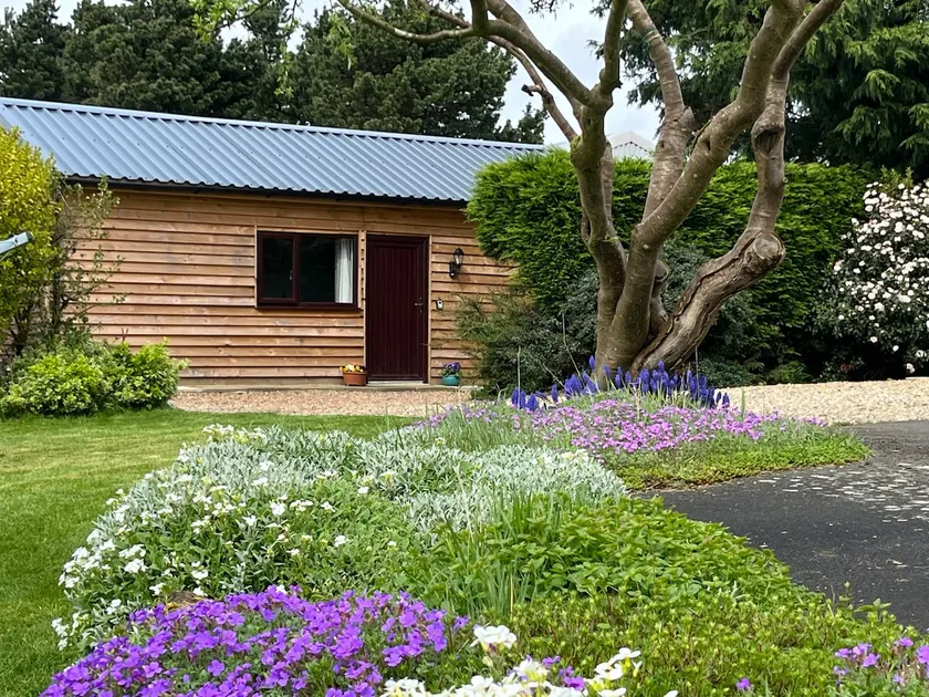 Cabin Retreat, with dog paddock and outdoor bath - Image 1
