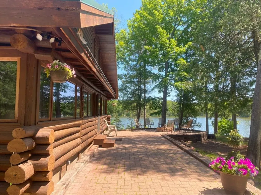 Briar Lake Waterfront Log Cabin - Image 1