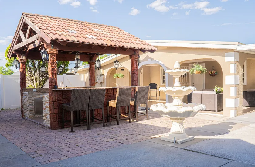 Home Luxury - Image 1
