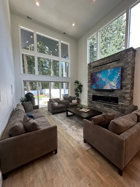 Custom-built Detroit Lake house -- walking distance to the lake and town! - Image 1