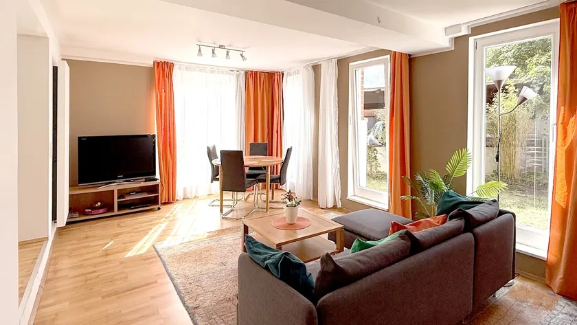 Sunny, quiet, 2-room apartment & garden near the city; 72 sqm - Image 1