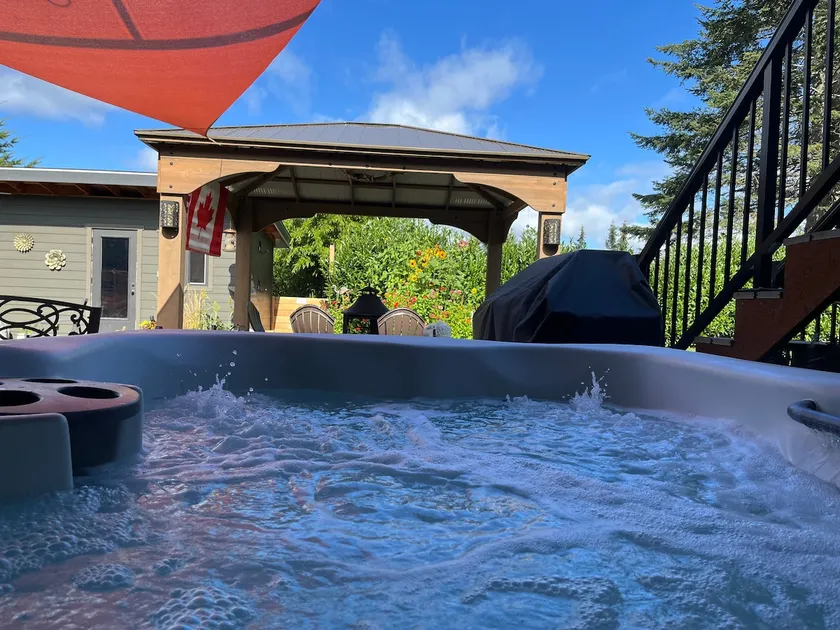 “The Beaver Den” Hot Tub, Kayaks, and Gazebo - Image 1