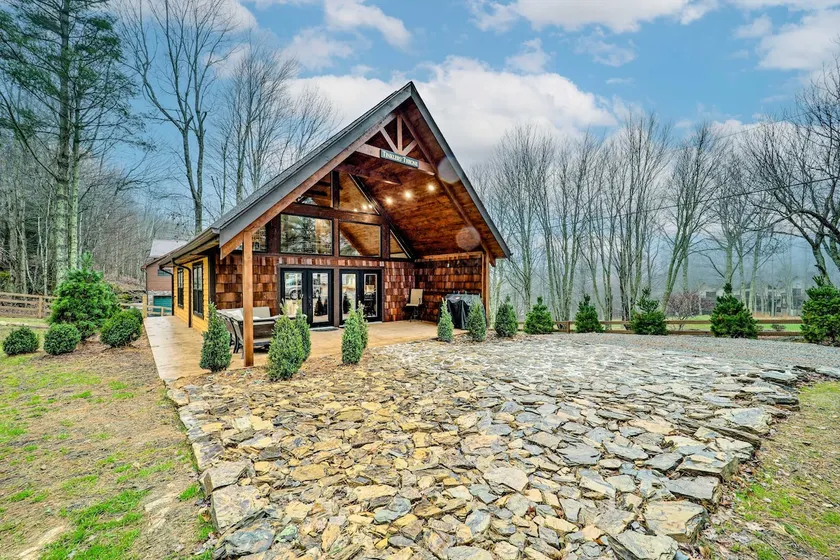 Beech Mountain Nature Escape! Modern + Cozy Cabin - Image 1