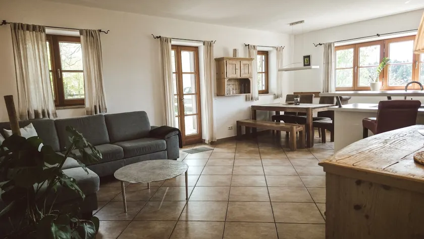 142m² · 2BR & spacious garden & terrace - Image 1