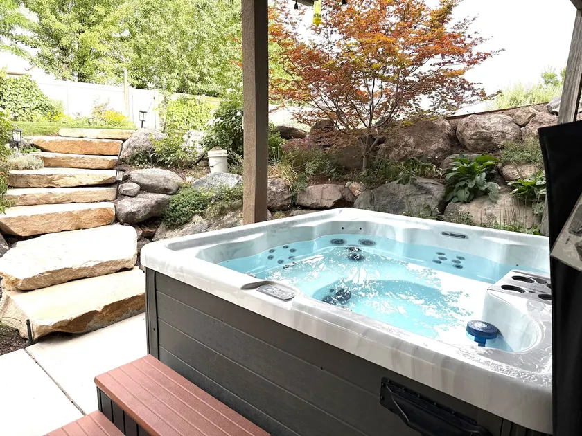 Mountain Views - Hot Tub - Huge Patio + BBQ Fun - Image 1