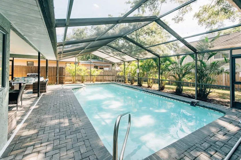 FREE Heated Pool & Spa l Book your Winter Vacation - Image 1