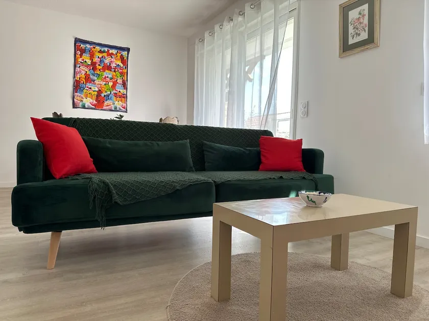 Close to the beach and the lively center, with air conditioning - Image 1