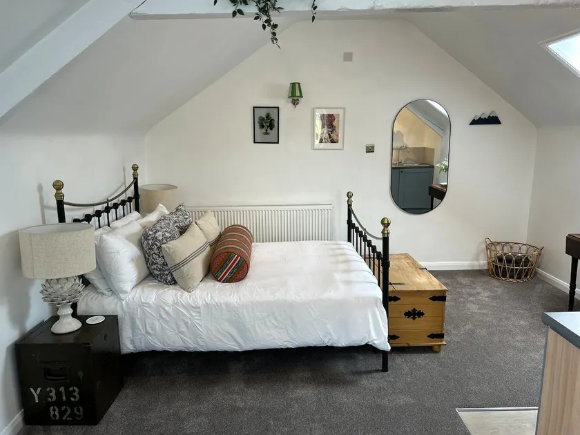 White Lion Studio - beautiful accom at local pub - Image 1