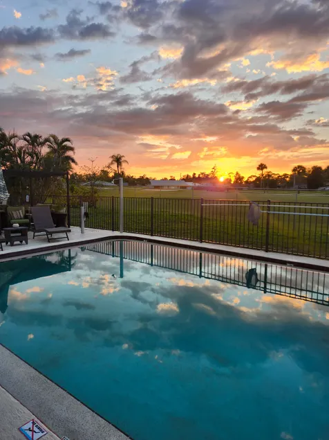 Resort Style Pool Adj Beds-Wilder Sunset Views! - Image 1