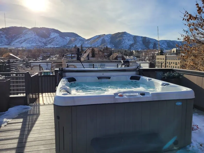 Rooftop Hot tub Family Friendly Mountain Views - Image 1