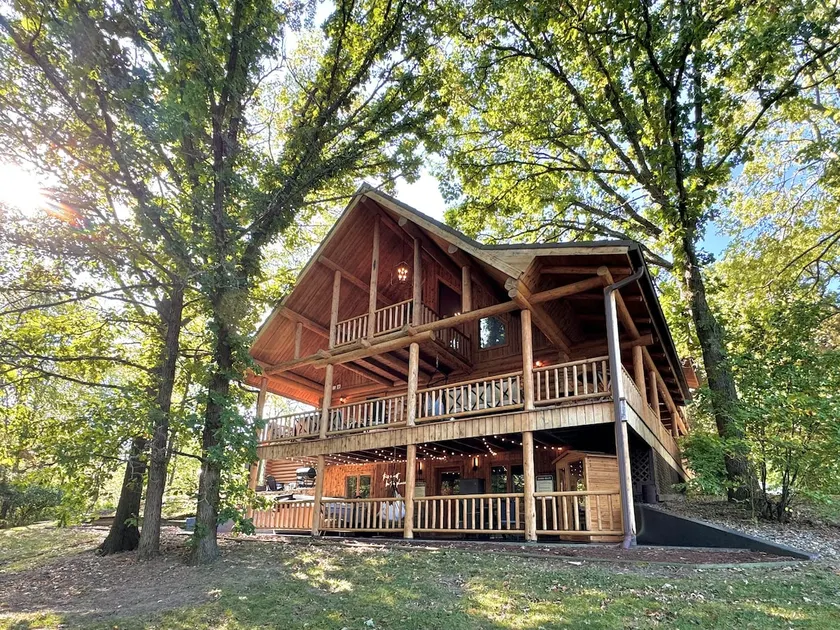 Massive Luxury Log Cabin w/Hot Tub & Gaming Level! - Image 1