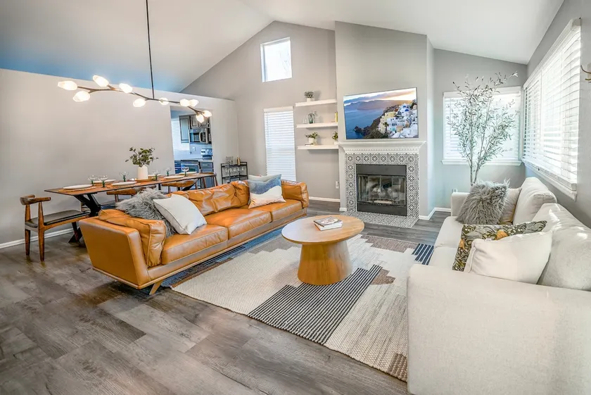 The Oasis- Modern Luxury Retreat with Hot Tub - Image 1