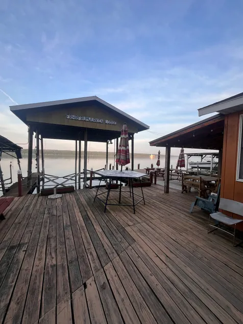 Cozy lakeside cottage - Image 1