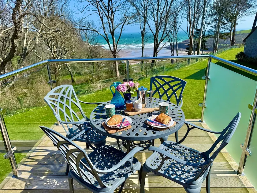 Cornwall Beach Views with Indoor Pool and Tennis - Image 1
