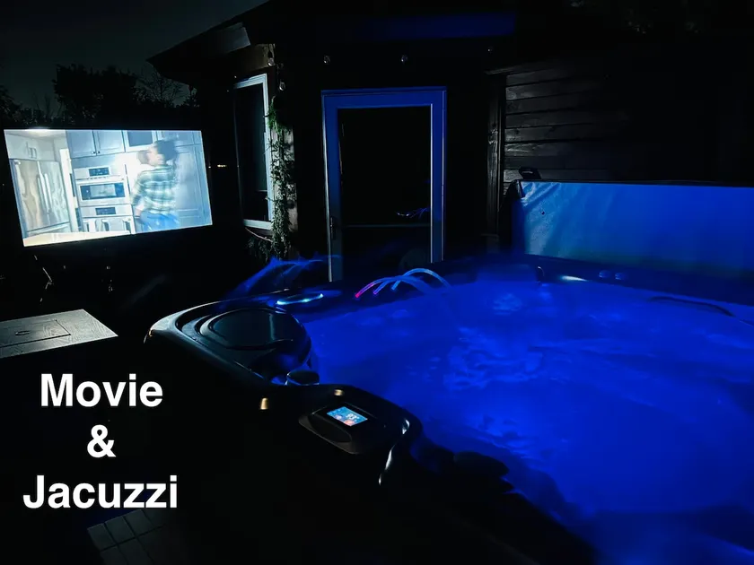 Fun game-room suite with hot tub & optional Yurt - Image 1