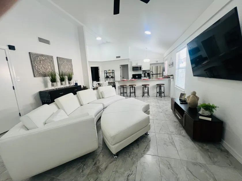 Home away from home ! - Image 1