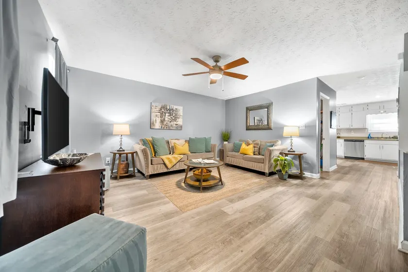 Cozy, modern 2 story townhome! - Image 1