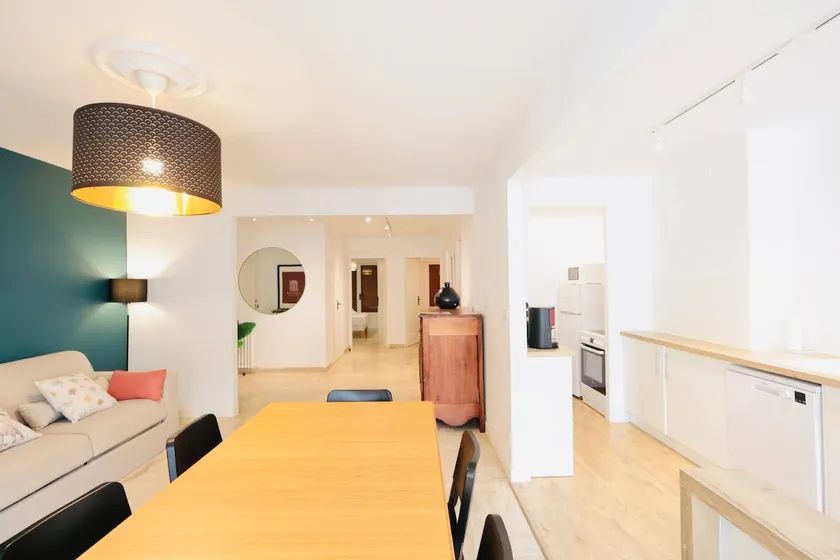 6 pers. Apt. • Center • Air con. • Parking • Sea 100 m away - Image 1