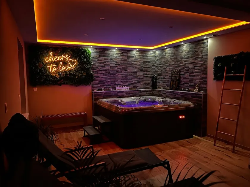 Zen&Spa — Private Jacuzzi & Sauna - Image 1