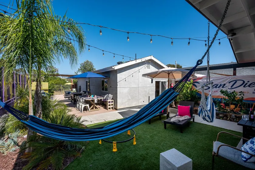 4 homes in 1: Fam Oasis KING Beds Sleep 32, Patios - Image 1