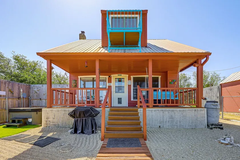 Pet-Friendly Fredericksburg Cabin w/ Hot Tub! - Image 1