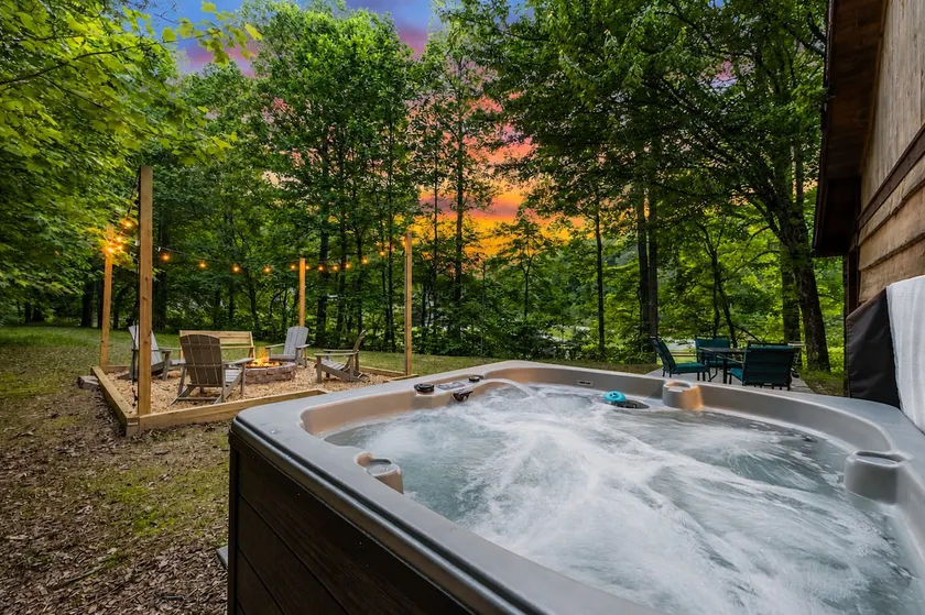 NEW! 2PM Check In! HotTub! 5 min drive to Downtown - Image 1