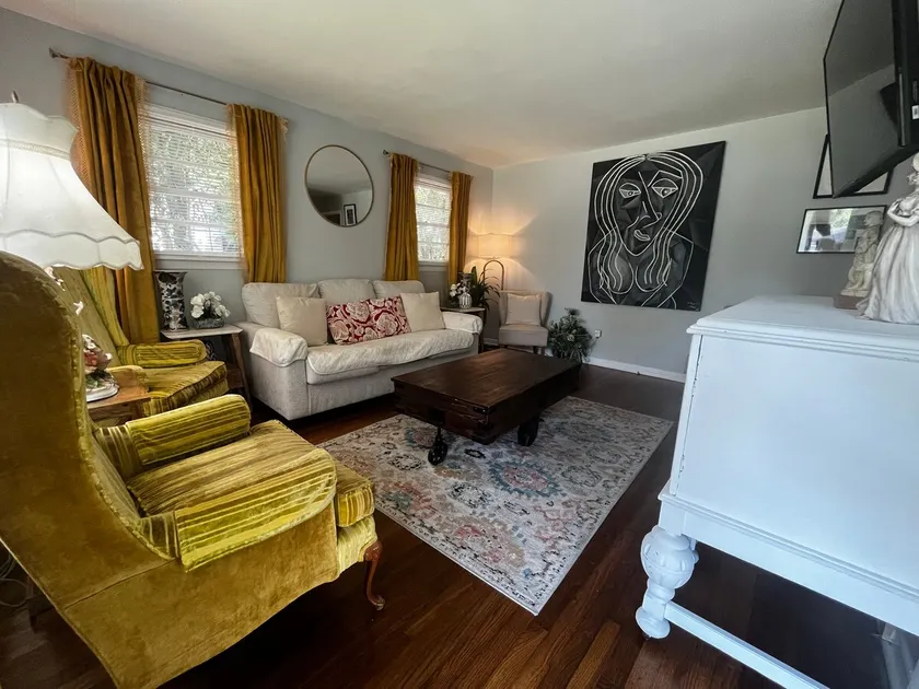 Art-Inspired 3BR 2BA Home • Curated by Efrain Cruz - Image 1