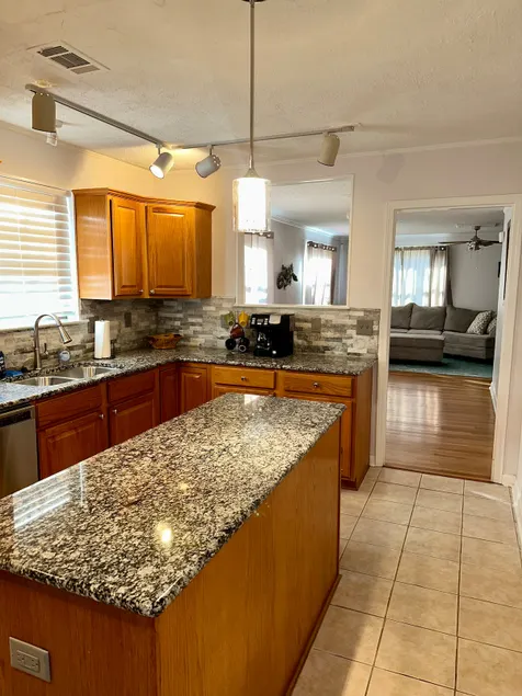 Stylish Bungalow | 3 Bedroom | 2.5 Bath | Hot Tub - Image 1