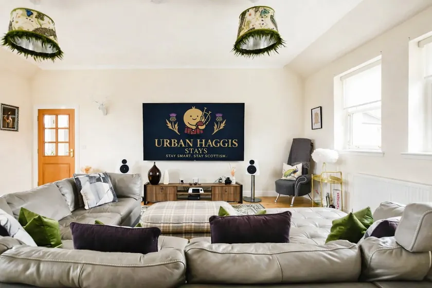 Luxury Seaview Gated Penthouse located near Edinburgh by Urban Haggis Stays - Image 1