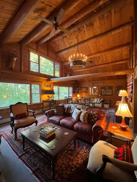 Huge log house! Minutes to mtns, 12-person sauna - Image 1