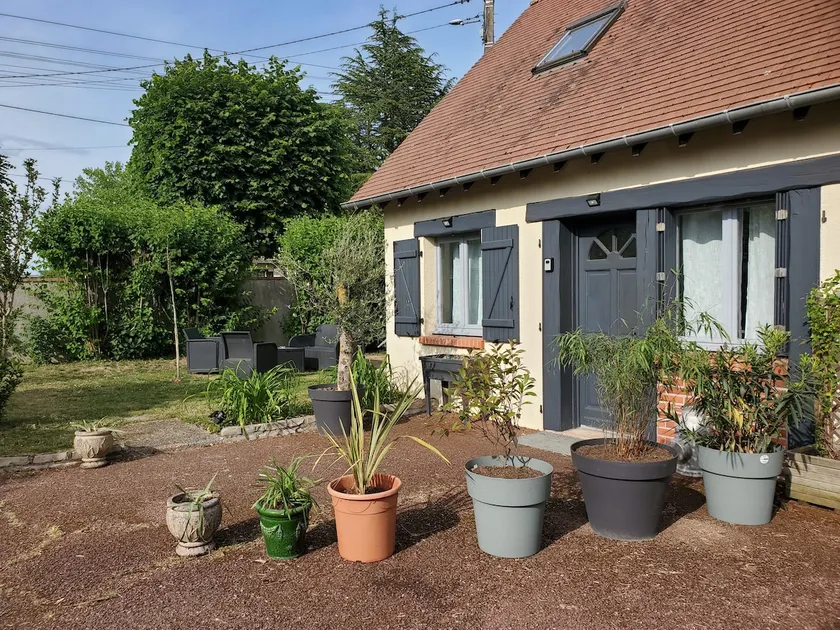 Charming house with a garden. - Image 1