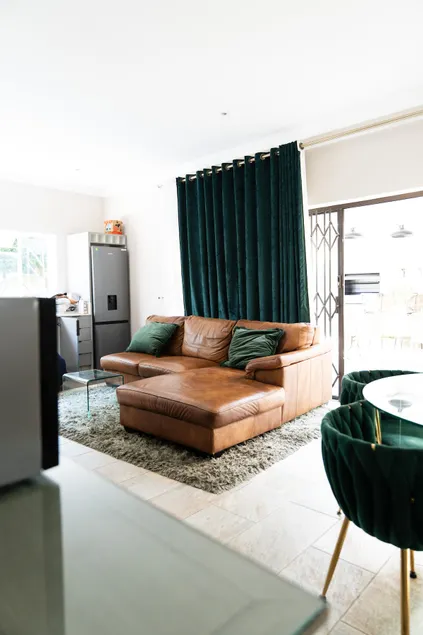 Modern apartment near Ferndale on Republic mall - Image 1