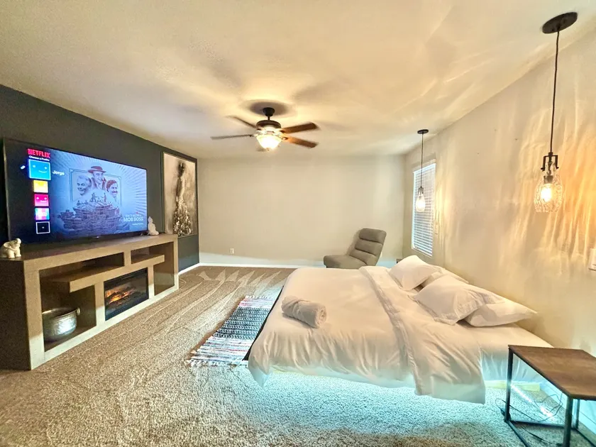 King Ste W/Fireplace/120”CurvedScreenMovieTheater - Image 1
