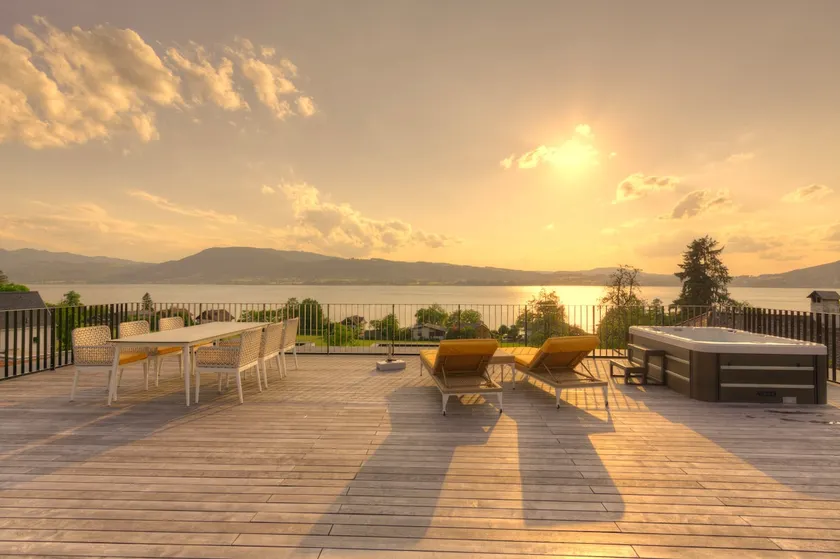 Hot tub overlooking the lake · Rooftop terrace - Image 1