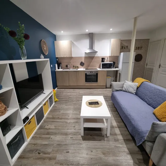 Spacious apartment, hyper center with parking - Image 1