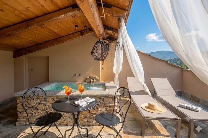 Rooftop escape: private climatized mini pool - Image 1