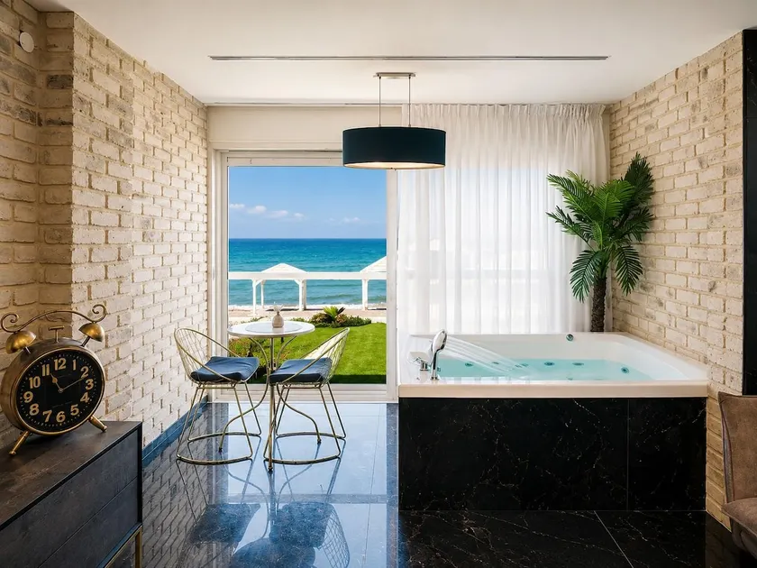 Sunset at Sea - Perfect Apartment for Couples with Jacuzzi in front of the Sea - Image 1