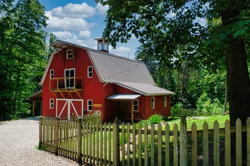 The Barn in Hocking Hills - Private fishing pond - Image 1