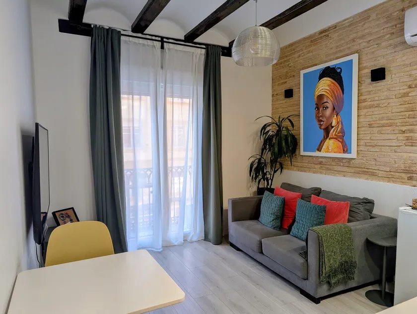 Boutique 1-BR Apt | Valencia Center & Station - Image 1