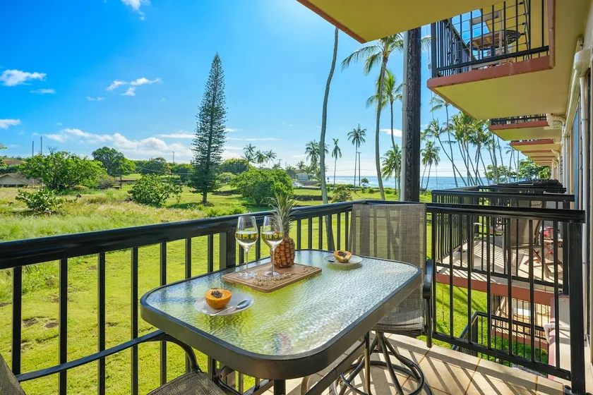 Oceanview Modern Suite with NEW A/C Steps to Beach - Image 1