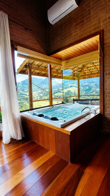 Chalet with Balcony, Hydro, Fireplace, Easy Access - Image 1